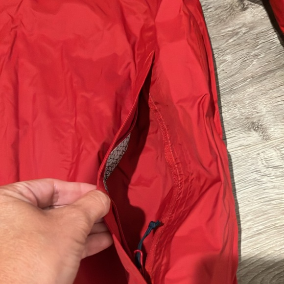 Mountain Hardwear Men's Bold Red Raincoat - Picture 3 of 6